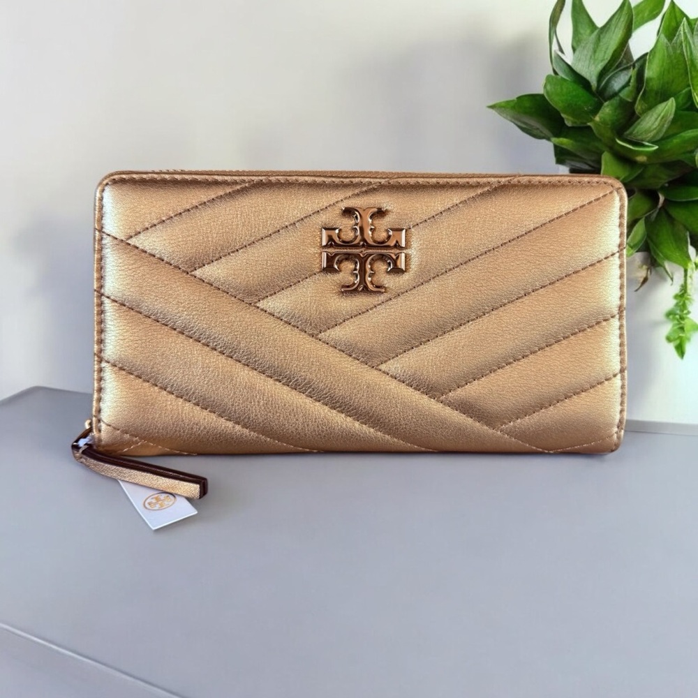 NWT TORY BURCH KIRA CHEVRON WALLET